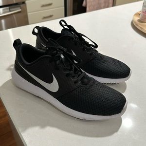 Nike Roshe Golf Shoe 10.5. Almost brand new! Worn once.
